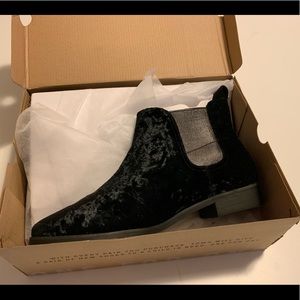 TOMS Ella black velvet booties size 12